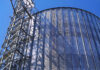 Systèmes de décharge latérale dans les silos à fond plat pour céréales